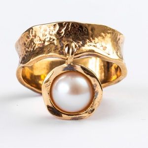 Feminine pearl ring textured gold vermeil classic timeless LIRM ISRAEL 8 unique